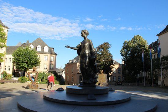 Statue de la Grande Duchesse Charlotte